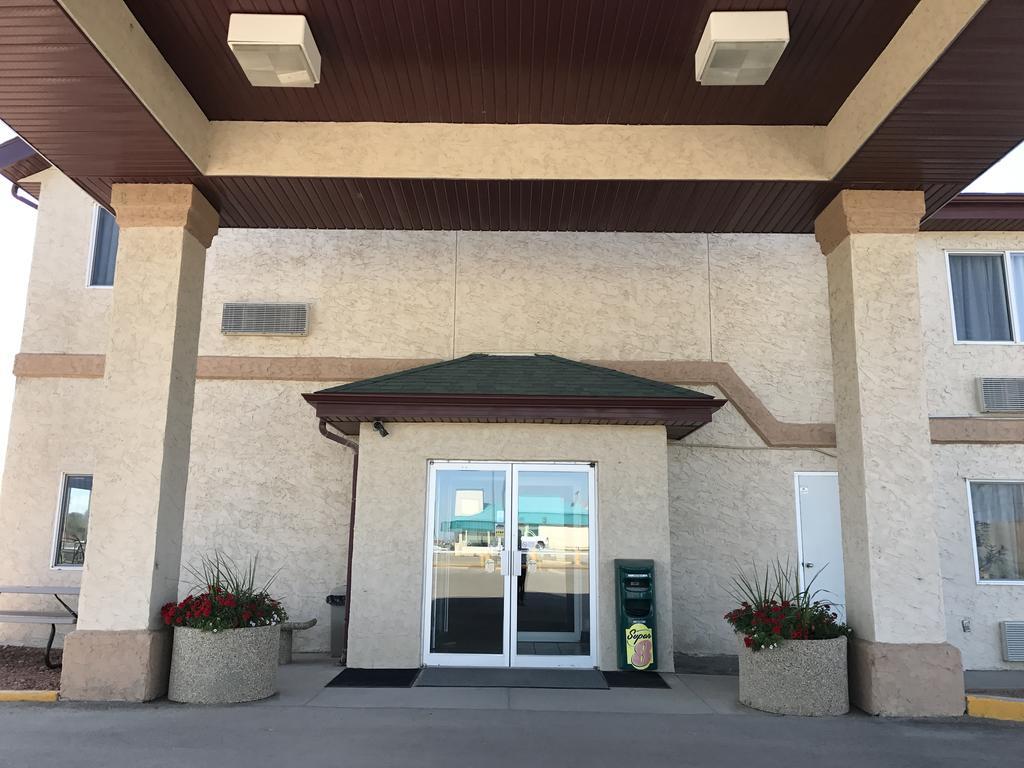 Super 8 By Wyndham Kindersley Exterior foto